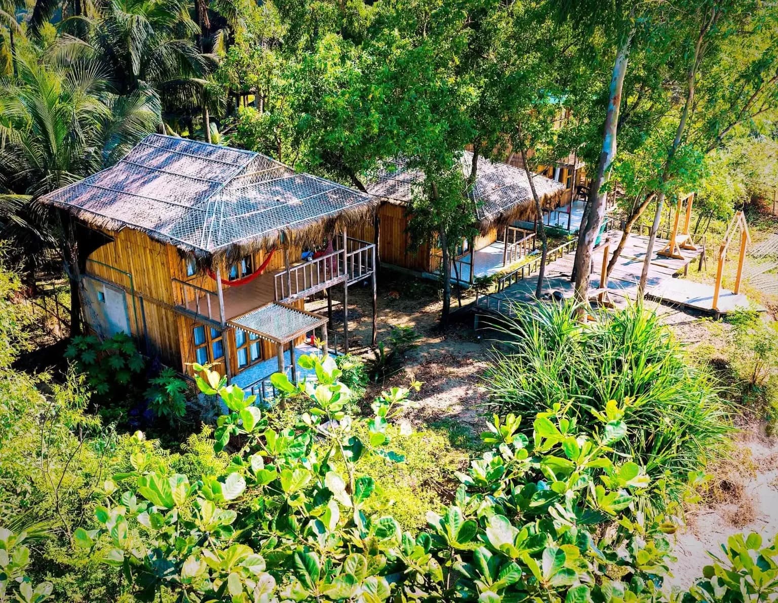 Elysium Retreat cottages beside the beach